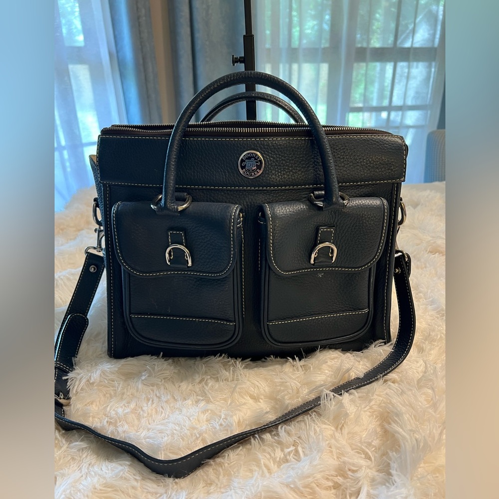Navy Dooney & Bourke handbag, shoulder bag
